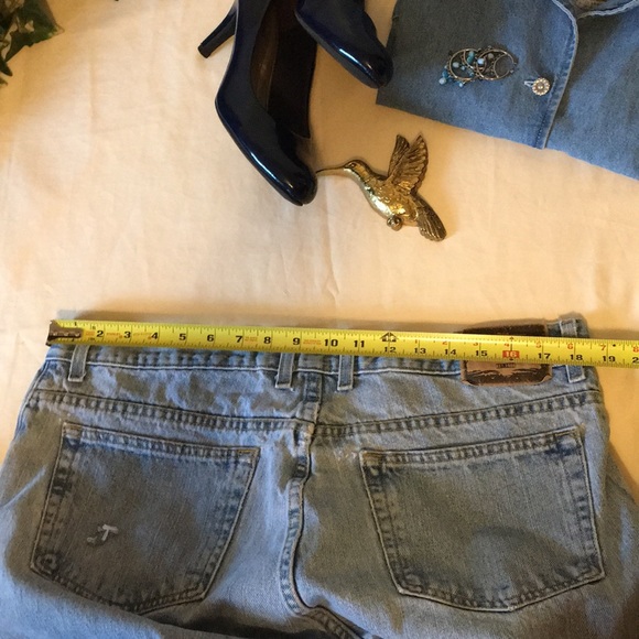 Distressed Arizona Jeans - Picture 8 of 8